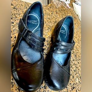 Women’s Dansko Shoes Size 37